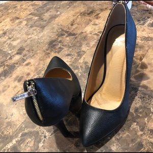 Black leather pointed toe heel